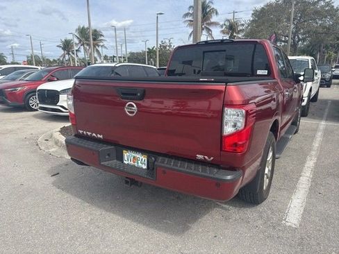 Used 2019 Nissan Titan SV w/ SV Convenience Package image 4
