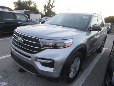Certified 2024 Ford Explorer XLT w/ Equipment Group 202A AWD/4WD image 3