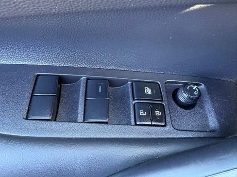 Used 2025 Toyota Corolla SE image 13