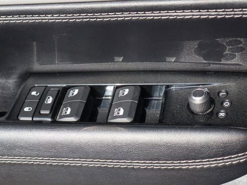 Used 2023 Jeep Wagoneer 4WD w/ Premium Group I image 17