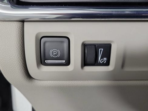 Used 2023 Cadillac XT4 Luxury w/ Driver Awareness Package FWD image 31
