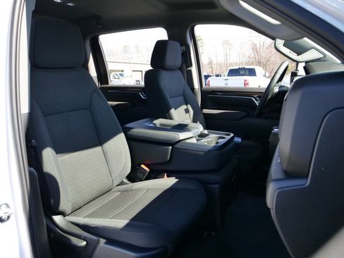 Used 2025 Chevrolet Silverado 2500 LT w/ Convenience Package AWD/4WD image 36