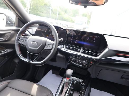 Certified 2026 Chevrolet Trax RS w/ Sunroof Package FWD image 26