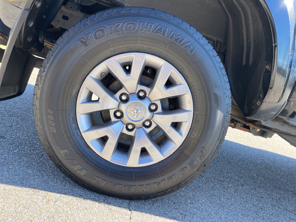 Used 2019 Toyota Tacoma SR5 AWD/4WD image 12