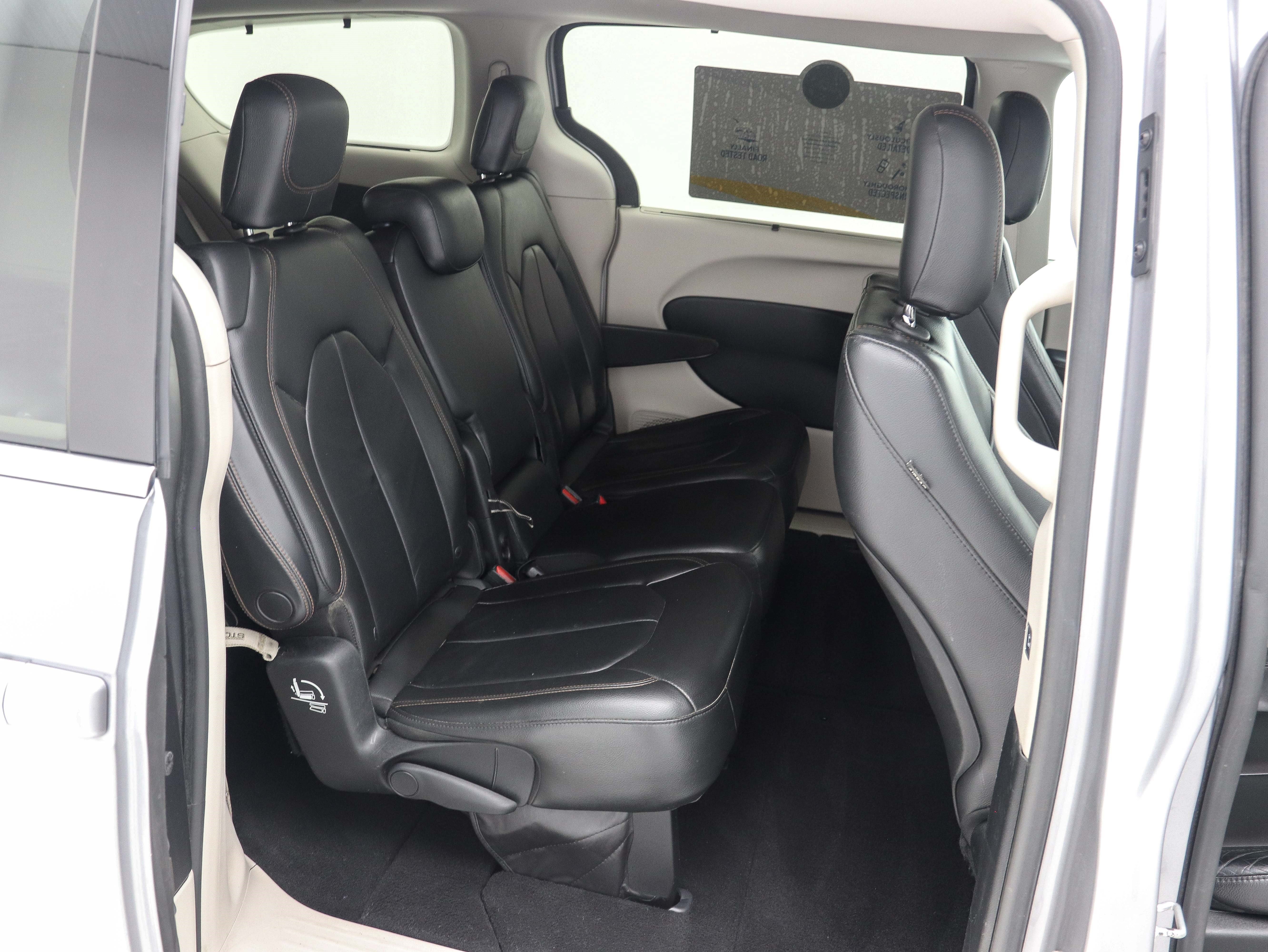 Used 2017 Chrysler Pacifica Touring-L FWD image 14