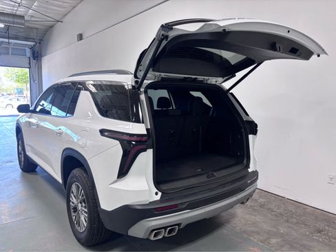 Used 2026 Chevrolet Traverse LT w/ Driver Confidence Package AWD/4WD image 4