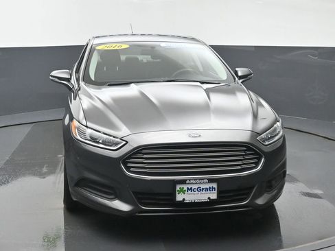 Used 2016 Ford Fusion SE image 4