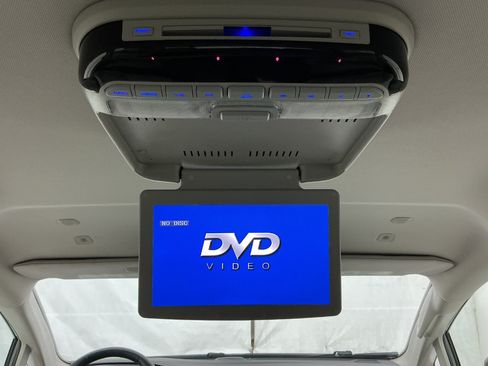 Used 2018 Chrysler Pacifica Touring-L FWD image 38