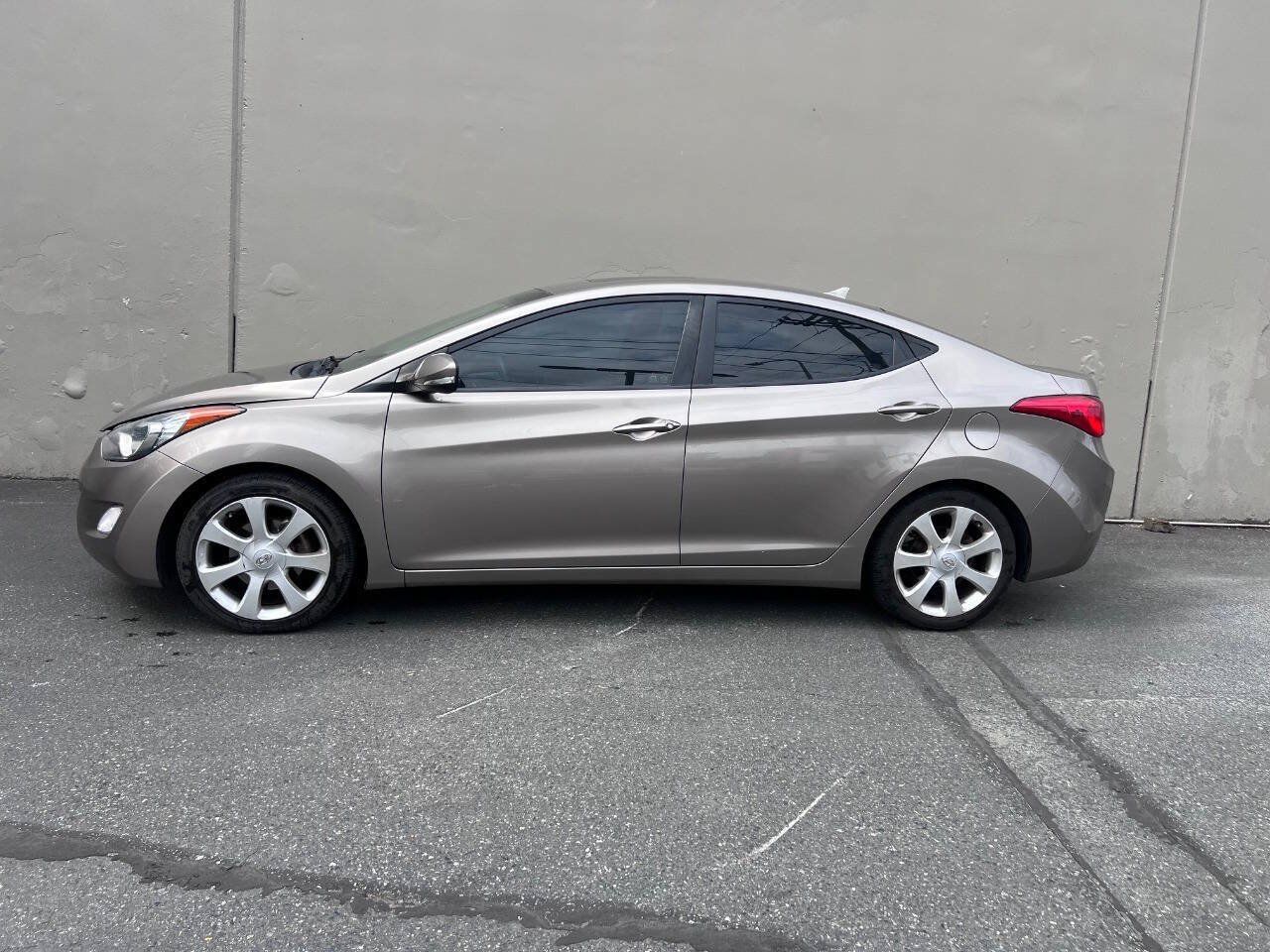 Used 2012 Hyundai Elantra Limited FWD image 3