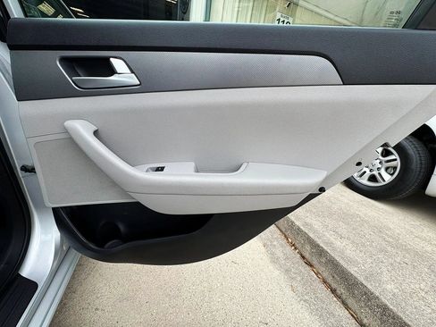 Used 2015 Hyundai Sonata SE FWD image 28