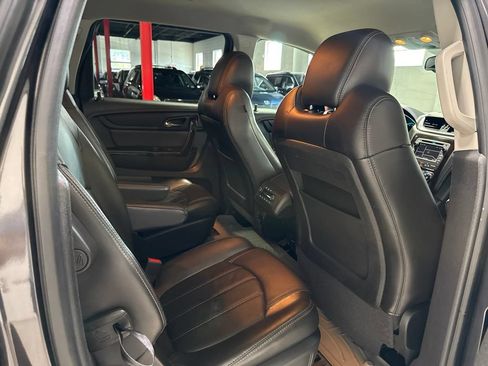 Used 2015 Chevrolet Traverse LTZ AWD/4WD image 38