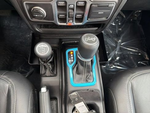 Used 2018 Jeep Wrangler Unlimited Sahara image 18