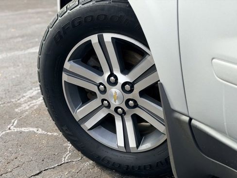 Used 2017 Chevrolet Traverse LT image 27