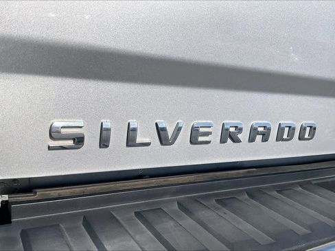 Used 2018 Chevrolet Silverado 1500 LT w/ LT Eassist Package image 9