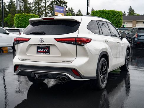 Used 2021 Toyota Highlander XSE AWD/4WD image 10