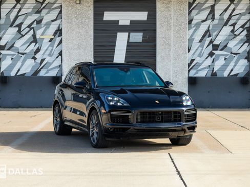 Used 2023 Porsche Cayenne Turbo S AWD/4WD image 1
