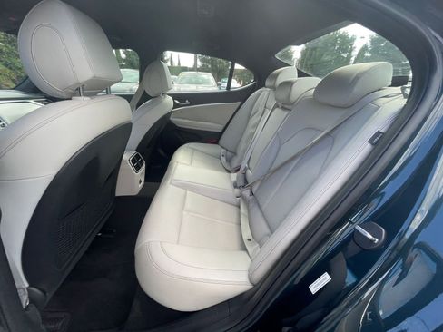 Used 2025 Genesis G70 2.5T image 25