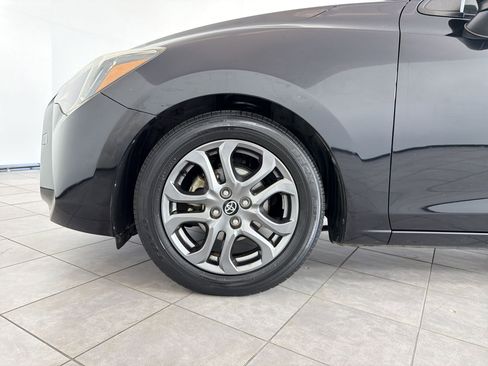 Used 2019 Toyota Yaris LE image 11