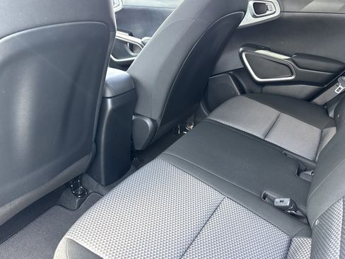 Certified 2025 Kia Soul LX w/ LX Technology Package FWD image 15