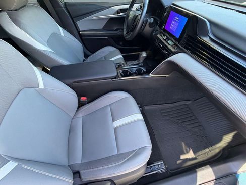 Used 2025 Toyota Camry SE w/ Convenience Package image 34