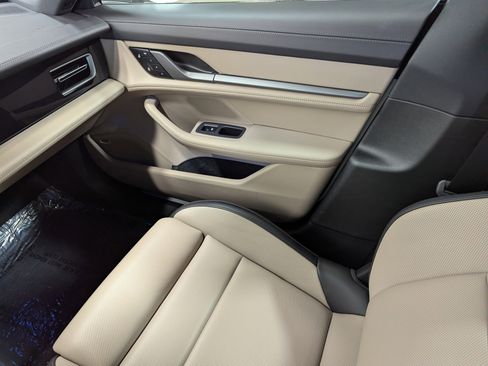 Used 2025 Porsche Taycan image 23