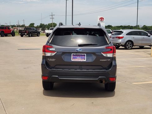 Used 2020 Subaru Forester Premium AWD/4WD image 8