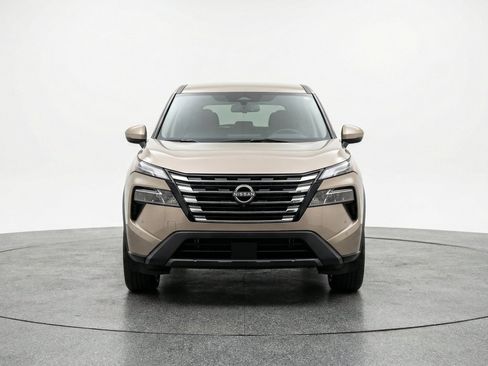 Used 2025 Nissan Rogue SV AWD/4WD image 2