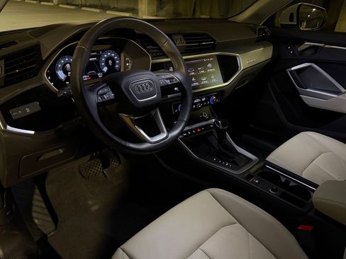 Used 2024 Audi Q3 2.0T Premium w/ Convenience Package AWD/4WD image 4
