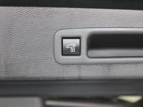 Used 2026 Toyota Sienna XLE FWD image 34
