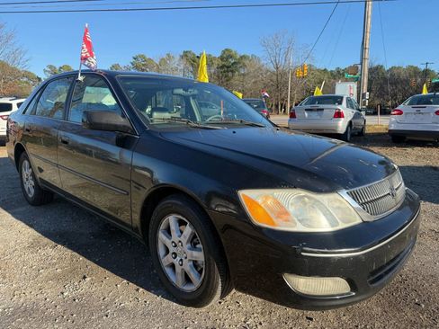 Used 2000 Toyota Avalon XLS image 2