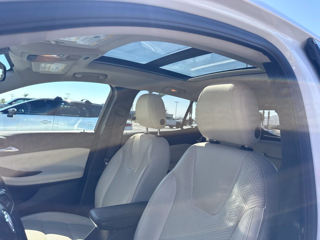 Used 2020 Buick Encore GX Essence w/ Experience Buick Package FWD image 11