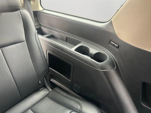 Used 2024 Ford Expedition XLT image 28