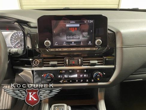 Used 2024 Nissan Pathfinder SV AWD/4WD image 16