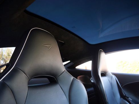 Used 2023 McLaren GT RWD image 23