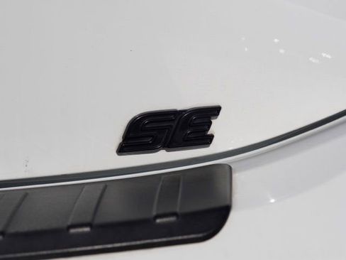 Used 2022 Toyota Corolla SE image 9