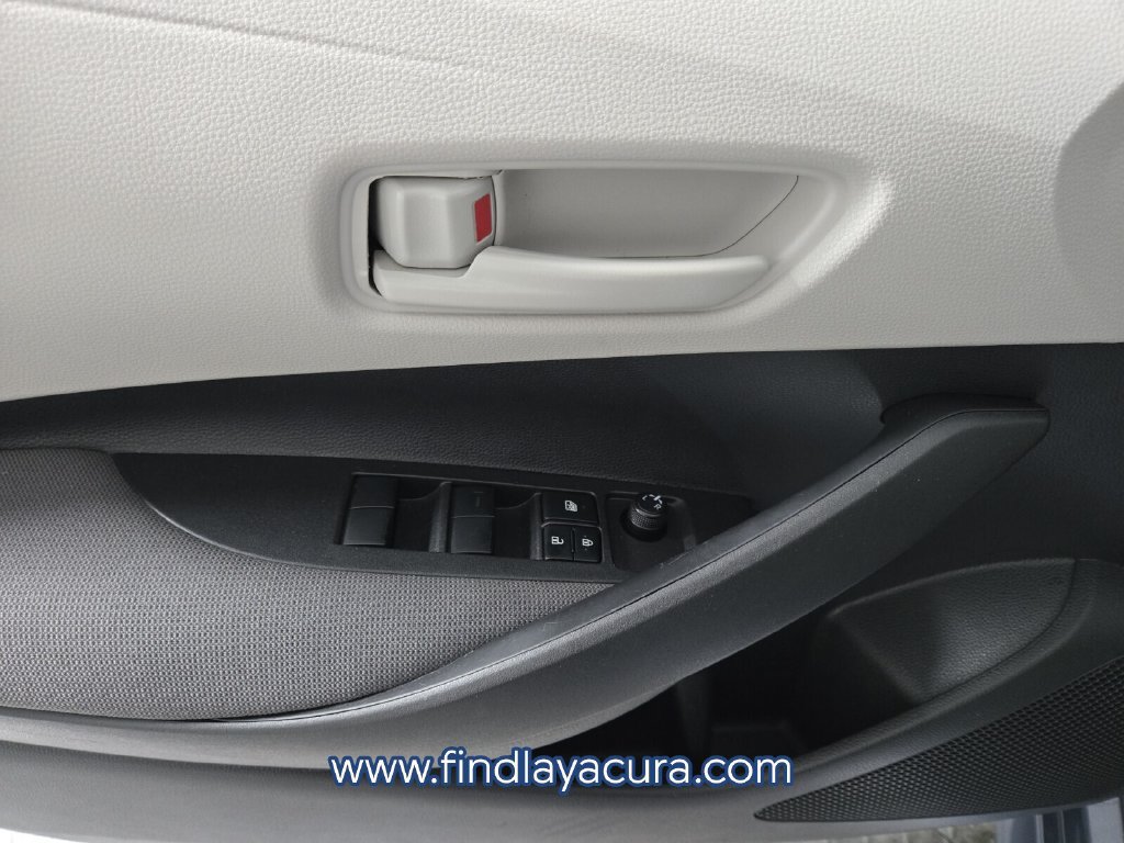 Used 2025 Toyota Corolla LE FWD image 20