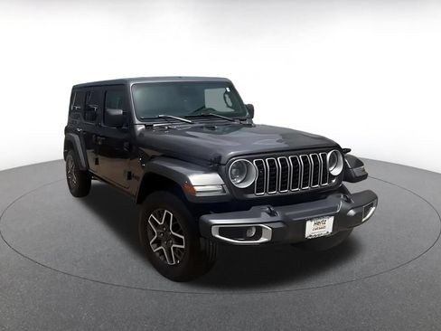 Used 2025 Jeep Wrangler Unlimited Sahara AWD/4WD image 3