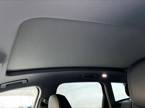 New 2025 Audi Q6 e-tron Premium image 18