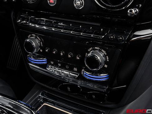 Used 2024 Rolls-Royce Phantom Sedan image 31