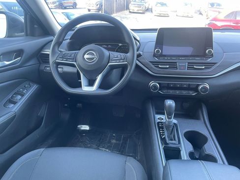 Used 2025 Nissan Altima 2.5 SV image 33