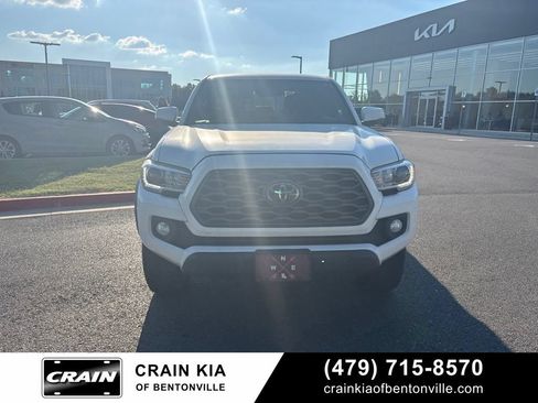 Used 2022 Toyota Tacoma TRD Off-Road w/ TRD Premium Off Road Package AWD/4WD image 6