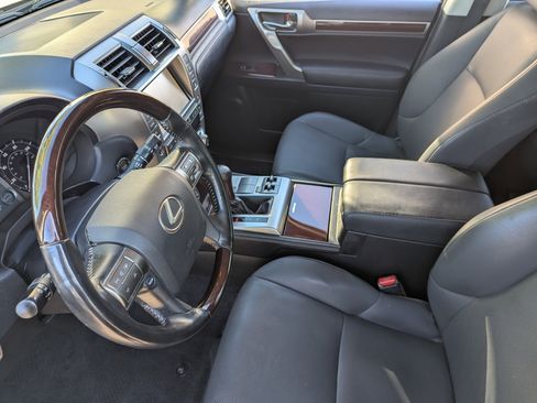 Used 2019 Lexus GX 460 image 19