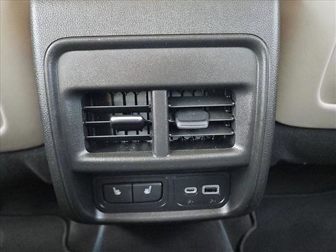 Used 2020 Cadillac XT4 Premium Luxury FWD image 16