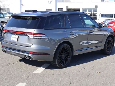 Used 2025 Lincoln Aviator Reserve w/ Equipment Group 201A image 10