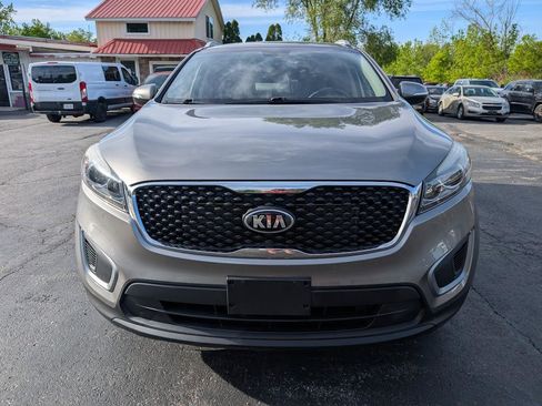 Used 2016 Kia Sorento AWD w/ LX Convenience Package image 2