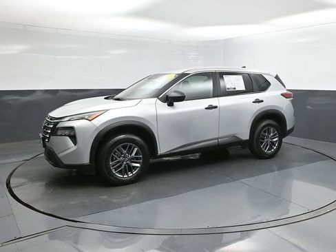 Used 2024 Nissan Rogue S AWD/4WD image 30