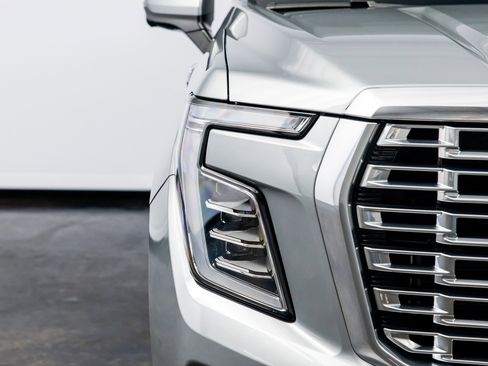 Used 2025 GMC Yukon Denali w/ Sun & Power Step Package image 4