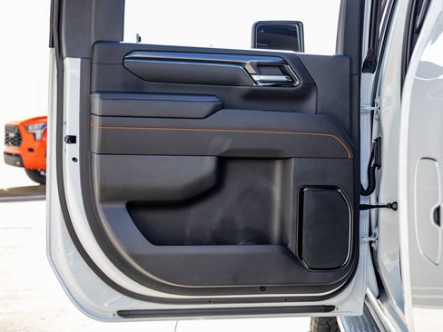 Used 2025 GMC Sierra 2500 AT4 w/ Technology Package image 35