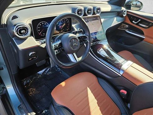 Used 2025 Mercedes-Benz GLC 300 4MATIC image 10
