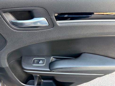Used 2023 Chrysler 300 S image 31